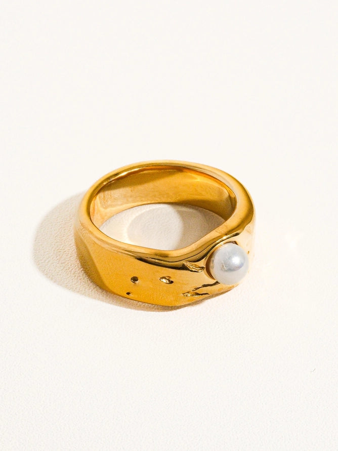 Luna Pearl Ring