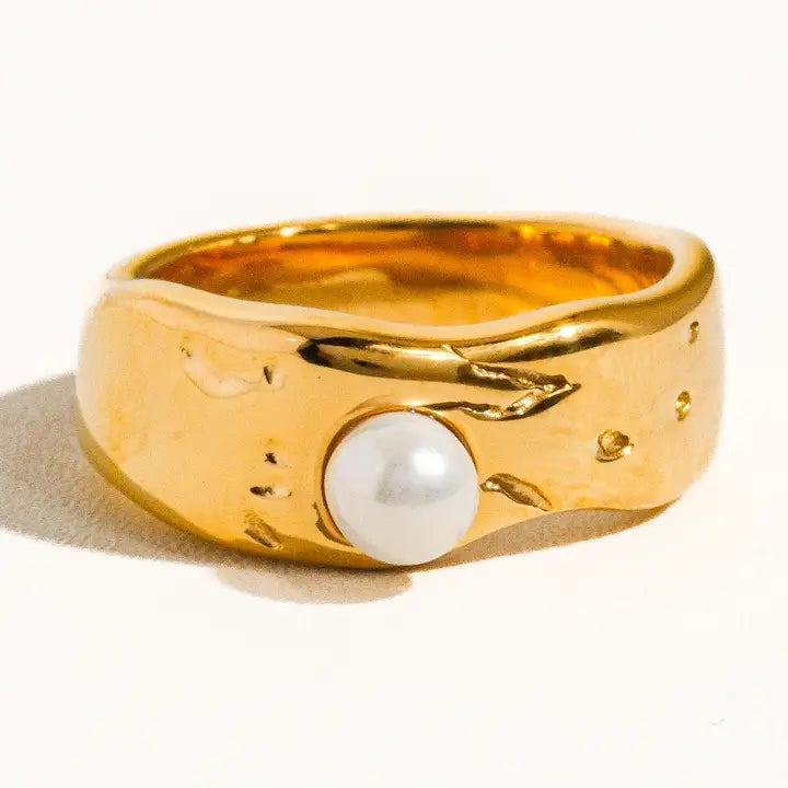 Luna Pearl Ring