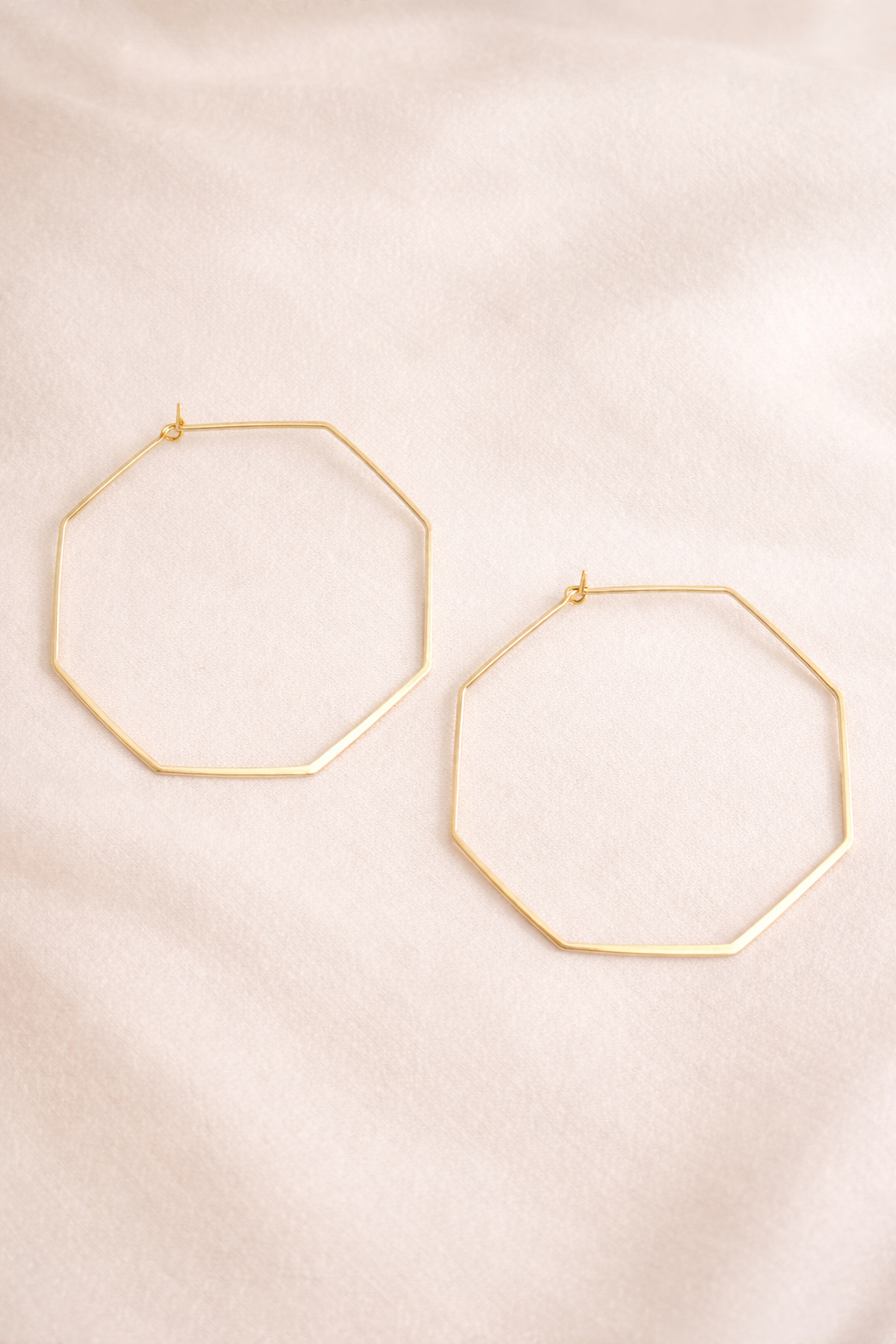 Octavia Hoops