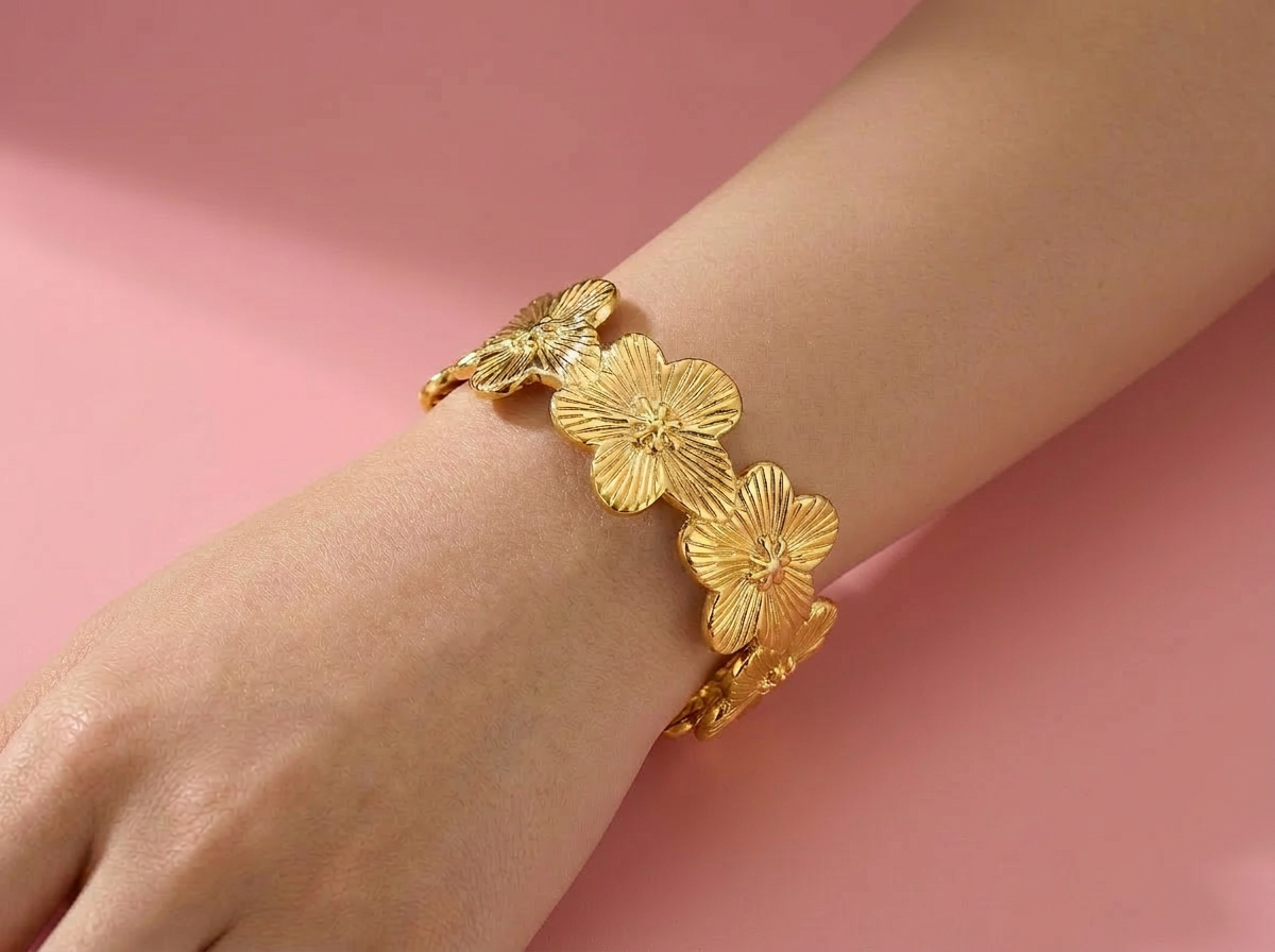 Lumière Flower Bangle