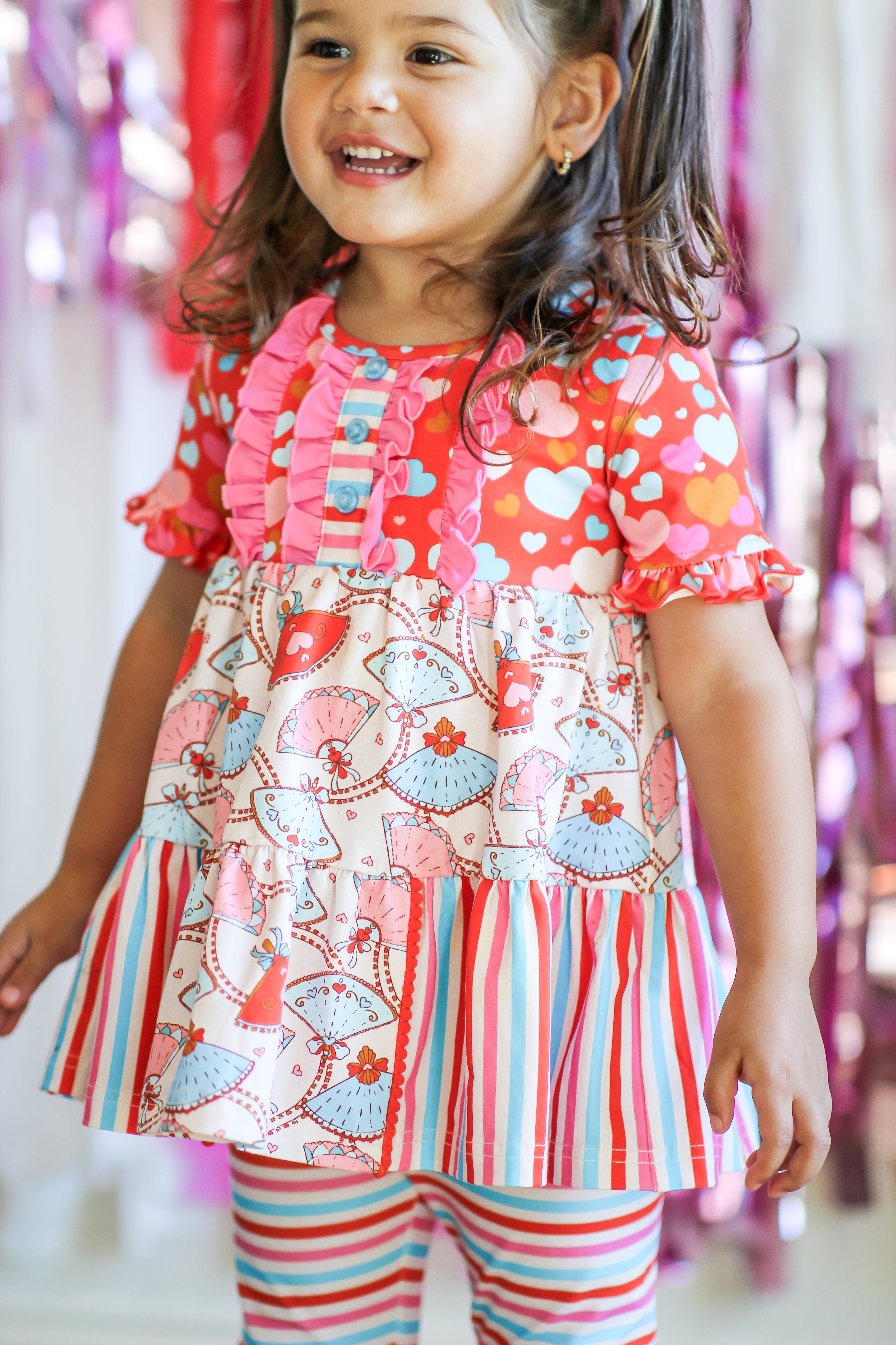 Model is wearing a size 3T