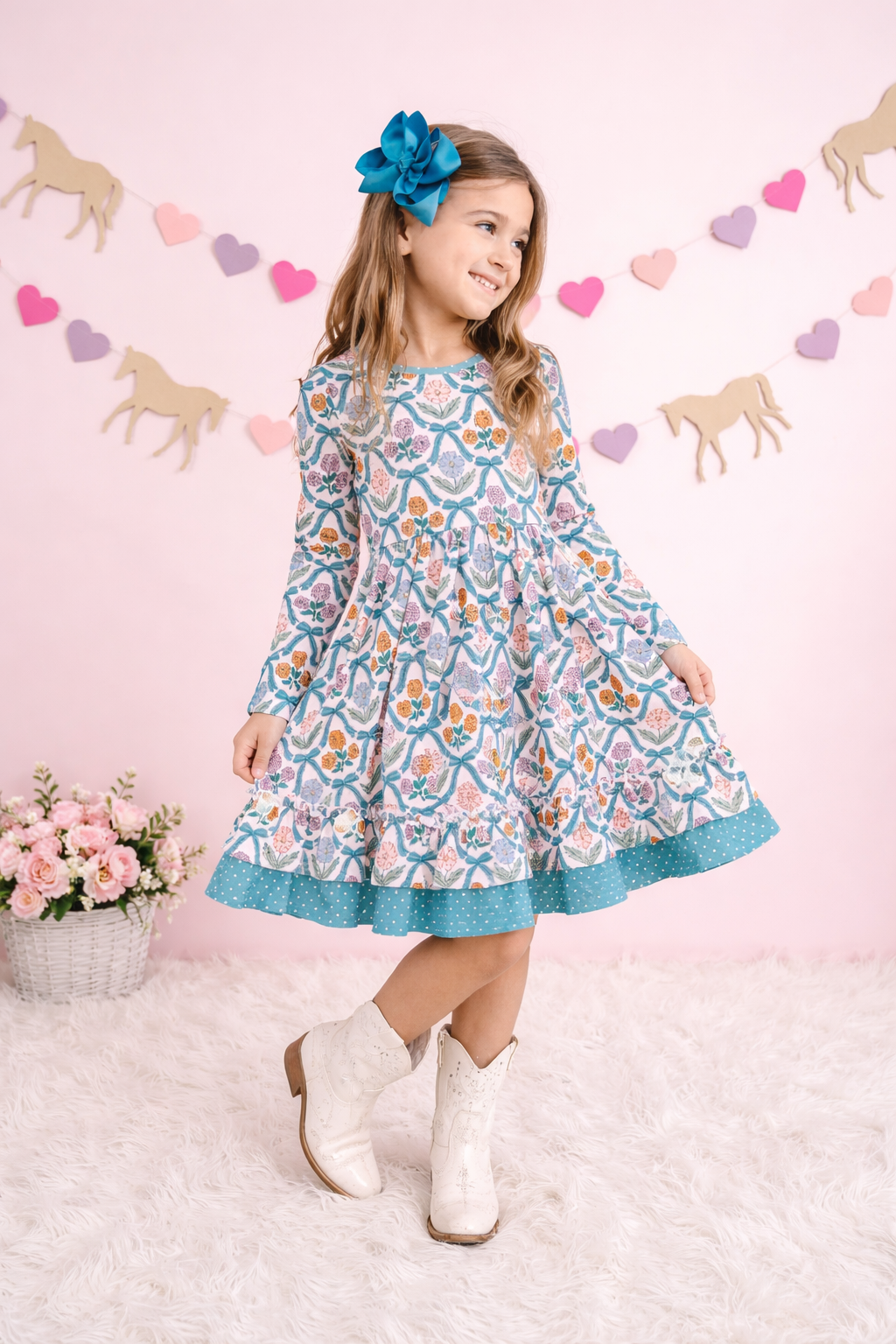 Model is wearing a 7Y