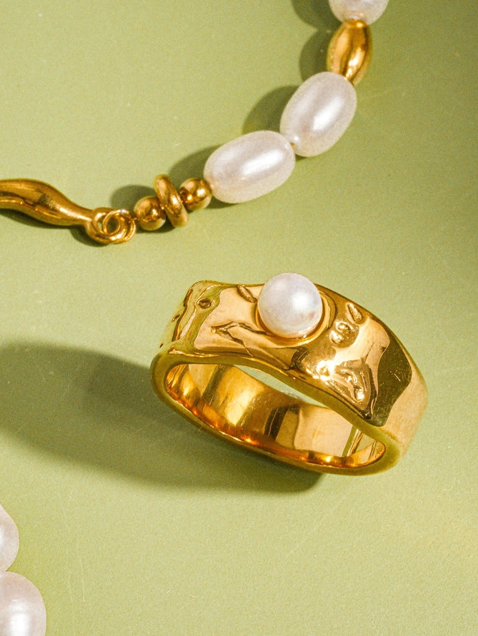 Luna Pearl Ring